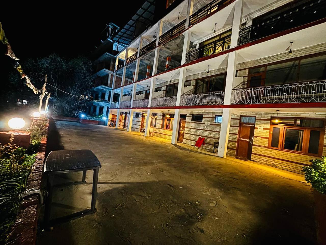 Cafe Monkbase- Food And Stay มะนาลี ภายนอก รูปภาพ